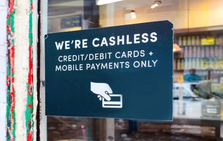 A shop rejecting cash payments