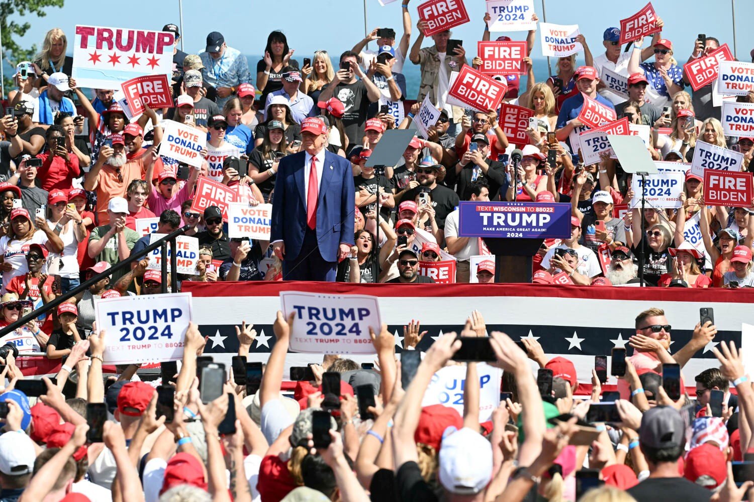 Lots of people worshipping Donald Trump